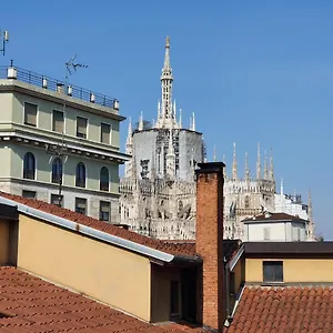 https://view-luxury-duomo.italymilanhotels.net